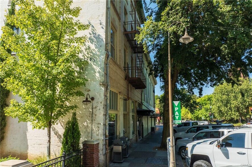 More Photos Of 105 Broadway St, Chico General Retail For Sale