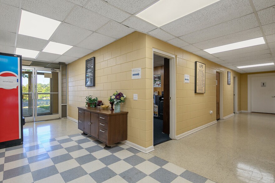 More Photos Of 214 Hawkins Ave, Sanford Medical For Sale