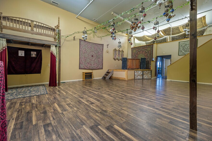 More Photos Of 12150 Charles Dr, Grass Valley Warehouse For Sale