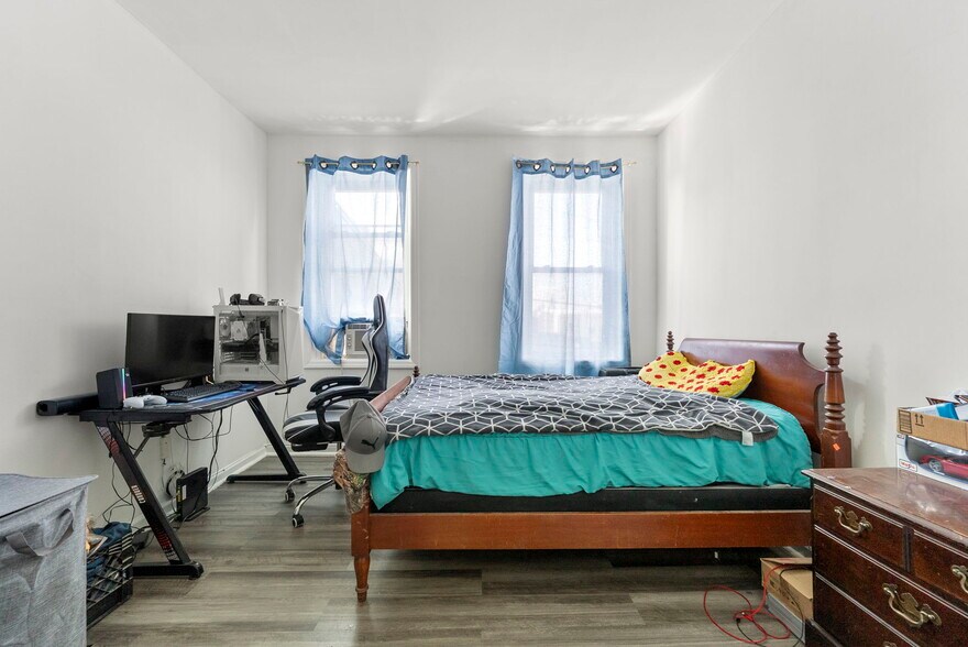 More Photos Of 204 Parkhurst St, Newark Apartments For Sale