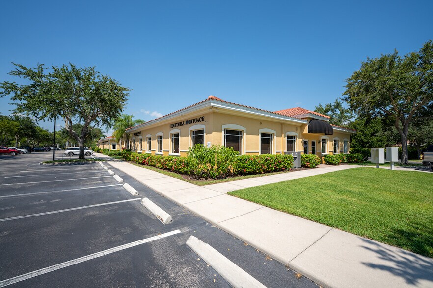 More Photos Of 3376 Woods Edge Cir, Bonita Springs Medical For Lease