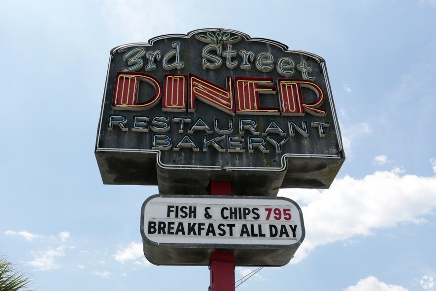 More Photos Of 223 9th Ave S, Jacksonville Beach Restaurant For Lease