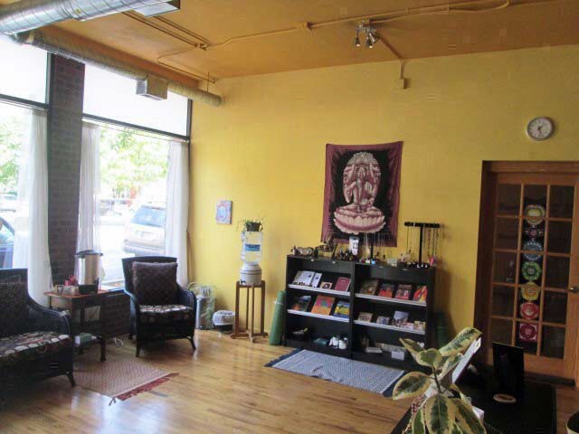 More Photos Of 1333-1343 W Devon Ave, Chicago Storefront Retail Office For Lease