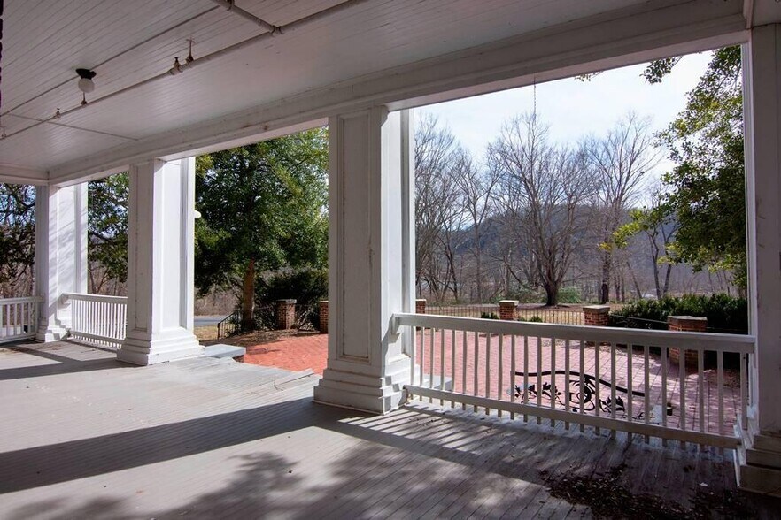 More Photos Of 158 Academy Lane Dr, Pence Springs Hotel For Sale