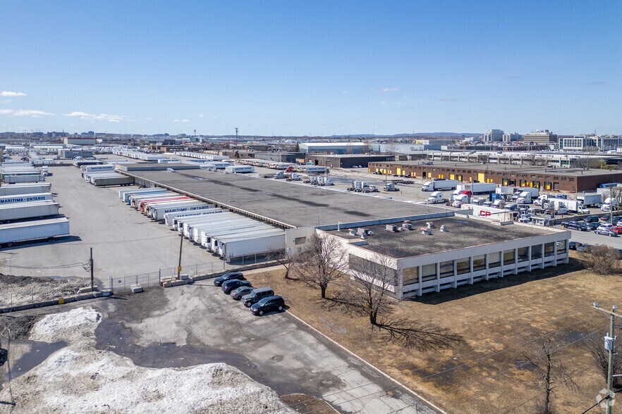 More Photos Of 2800 Av André, Dorval Truck Terminal For Lease