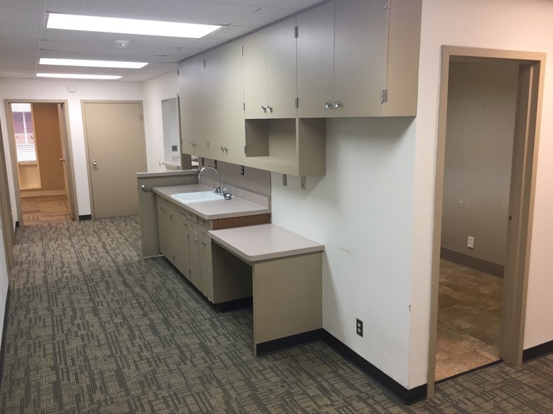 More Photos Of 2201-2205 19th St, Bakersfield Medical For Sale