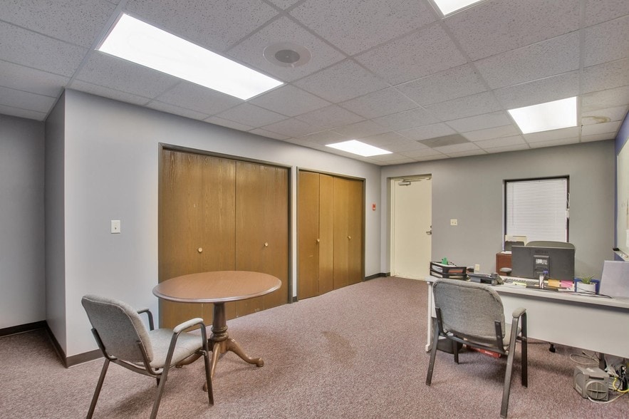 More Photos Of 7370 E 37th St, Wichita Flex For Lease