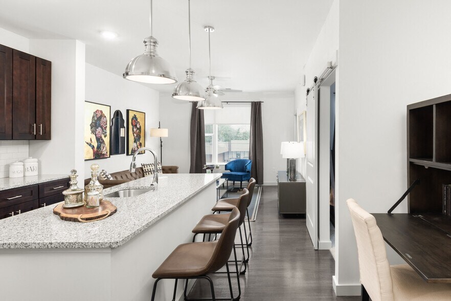 More Photos Of 5829 Madison Rd, Cincinnati Apartments For Lease