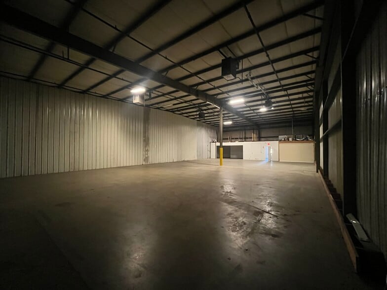 More Photos Of 32 Scotland Blvd, Bridgewater Manufacturing For Lease