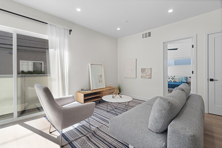 More Photos Of 705 6th Ave, Venice Apartments For Sale