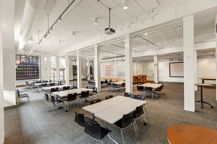 More Photos Of 45 SW Ankeny St, Portland Office For Sale