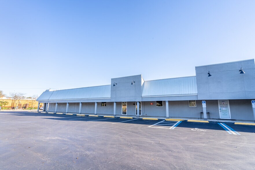 More Photos Of 2670-2690 S Orlando Dr, Sanford General Retail For Lease