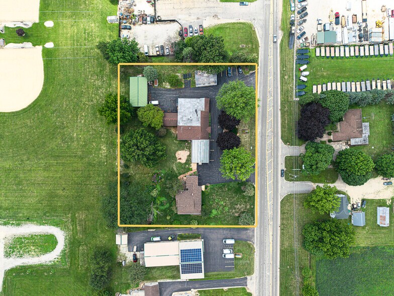 More Photos Of 1126 E State St, Sycamore Storefront Retail Residential For Sale