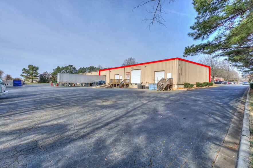 More Photos Of 10620 Bailey Rd, Cornelius Flex For Sale