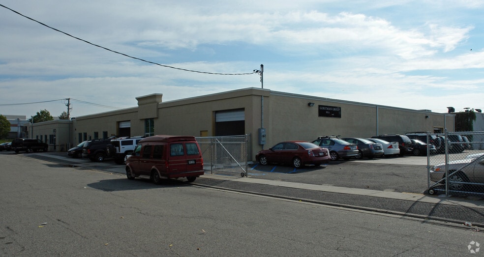 More Photos Of 439 Oak St, Garden City Warehouse For Lease