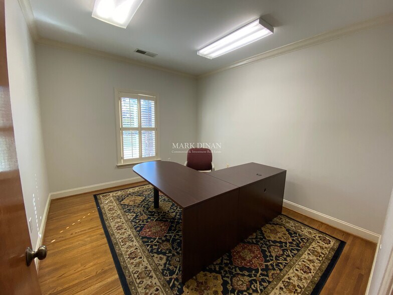 More Photos Of 2224 Cahaba Valley Dr, Birmingham Office For Lease