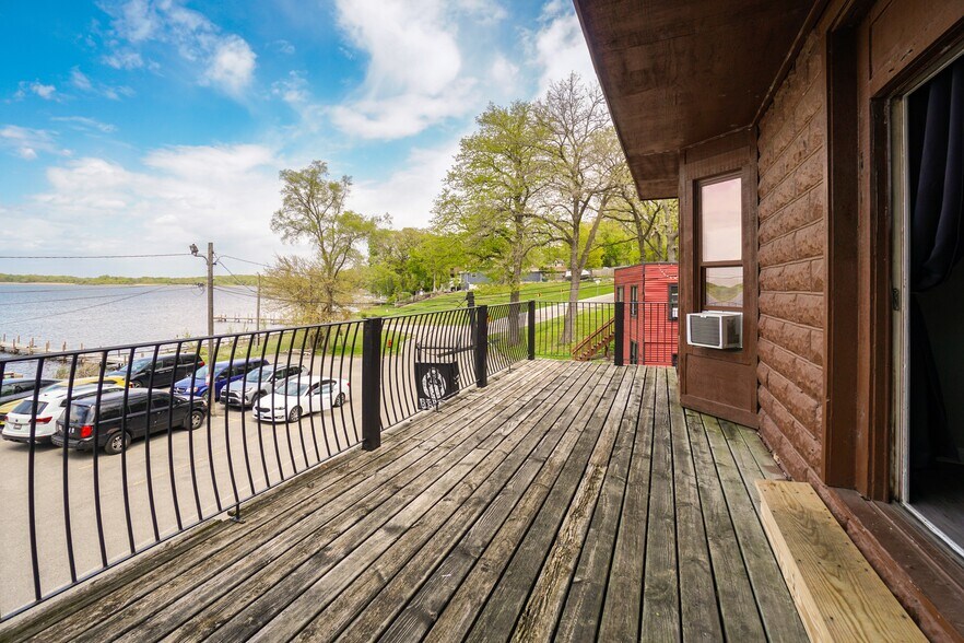 More Photos Of 115 Nippersink Blvd, Fox Lake Hospitality For Sale
