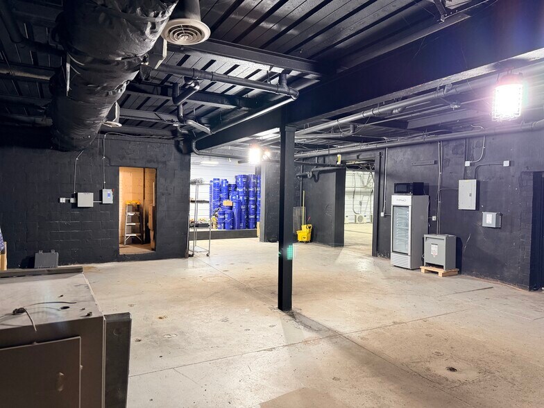 More Photos Of 40-50 Victor St, Highland Park Warehouse For Sale