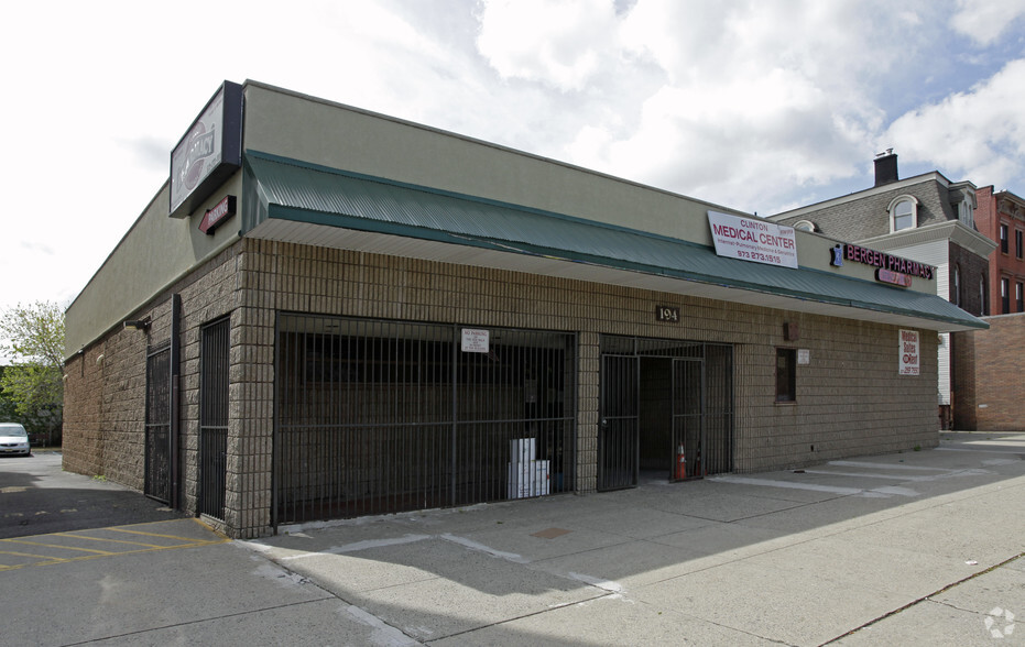 Primary Photo Of 194 Clinton Ave, Newark Medical For Lease