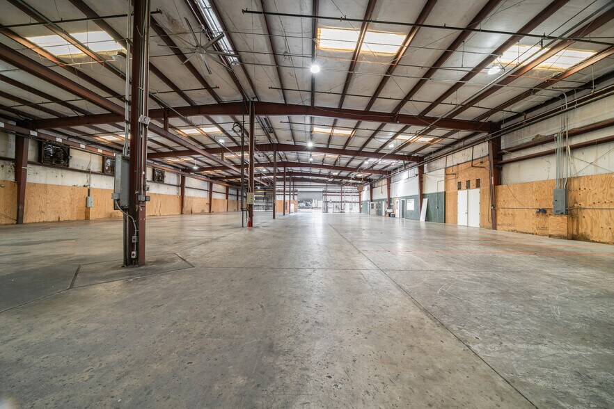 More Photos Of 1056 NE 16th St, Ocala Industrial For Lease