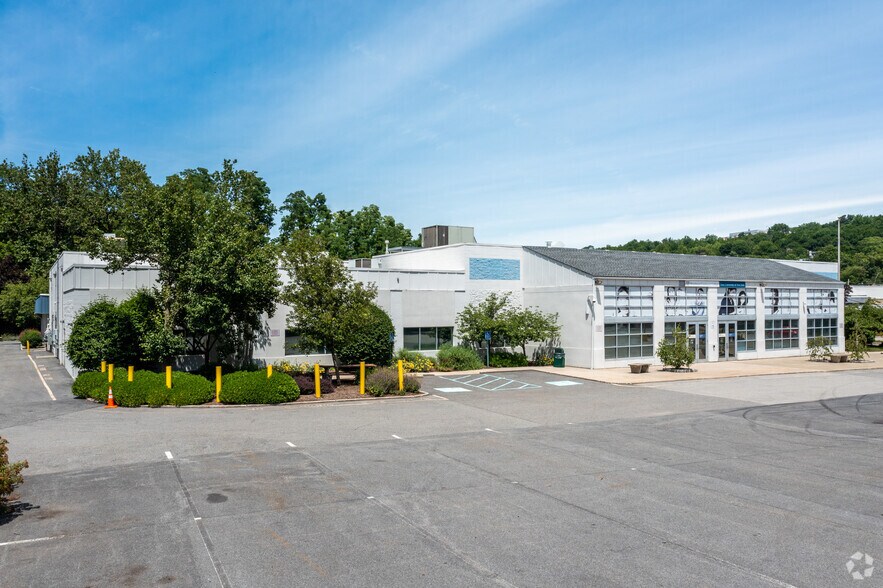 More Photos Of 22 Rockledge Ave, Ossining General Retail For Lease