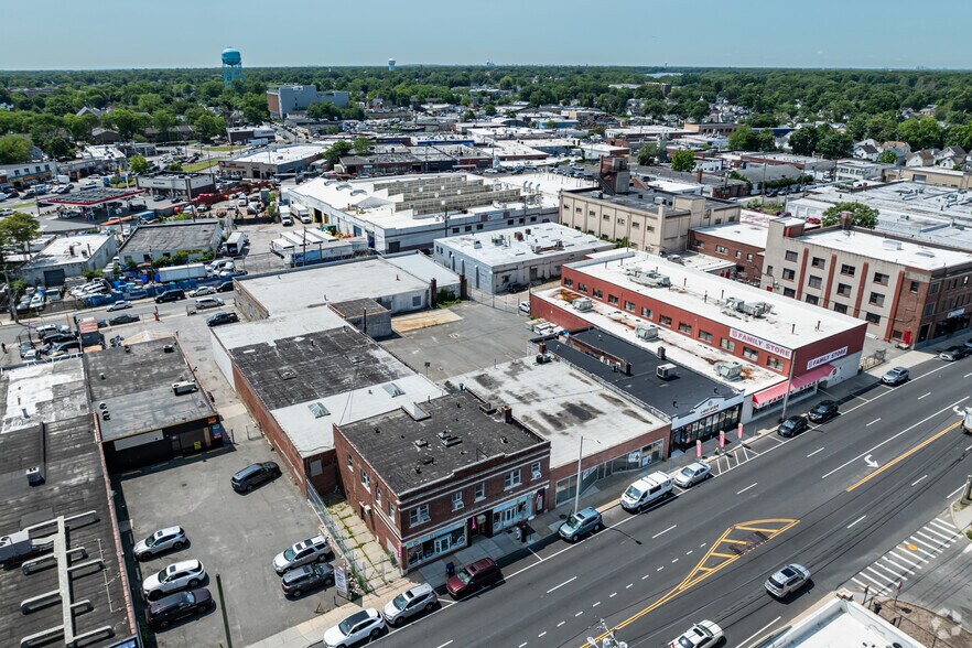 More Photos Of 210-218 Front St, Hempstead Warehouse For Lease