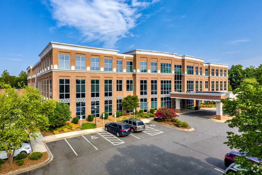 Primary Photo Of 620-660 Summit Crossing Pl, Gastonia Medical For Lease
