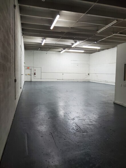 More Photos Of 2640-2666 W 79th St, Hialeah Warehouse For Lease