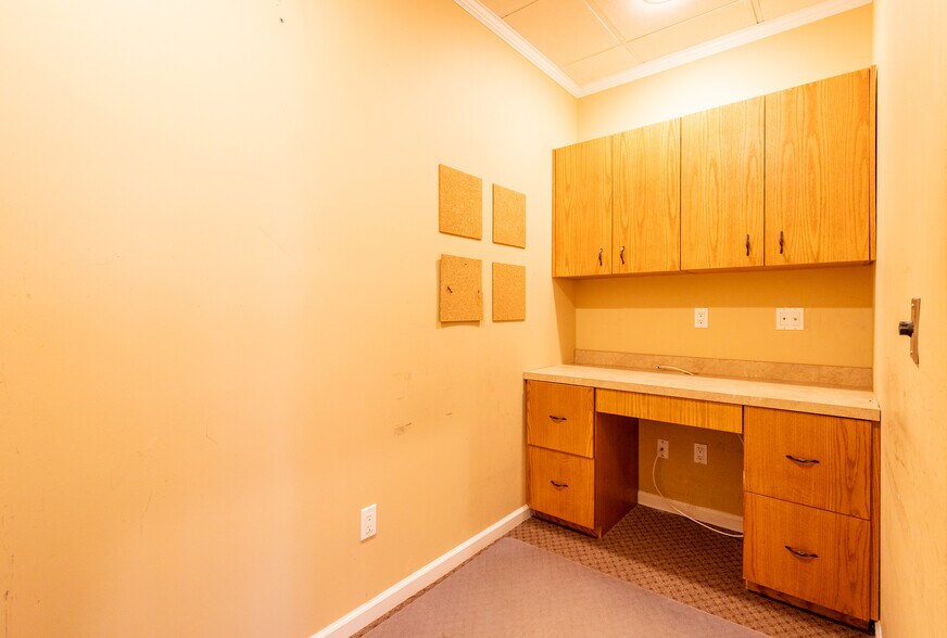 More Photos Of 189 Main Rd, Riverhead Medical For Lease