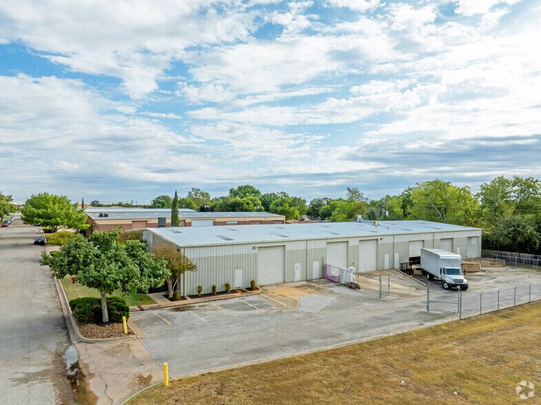 More Photos Of 7303 Burleson Rd, Austin Unknown For Lease