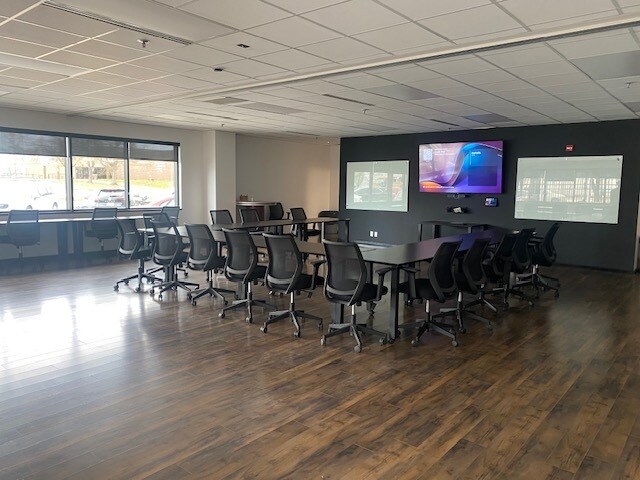 More Photos Of 300 E Walnut St, Evansville Telecom Hotel Data Hosting For Lease