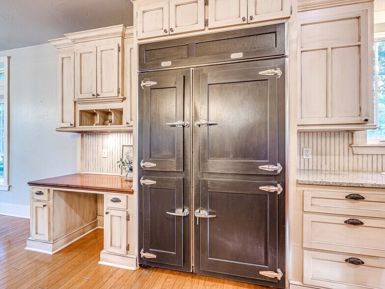 More Photos Of 18509 Brangus Rd, Shawnee Specialty For Sale