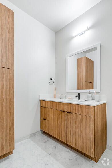 More Photos Of 5454 Nicholson Ln, North Bethesda Apartments For Lease