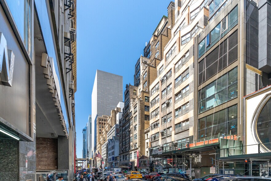 More Photos Of 37 W 47th St, New York Office For Lease
