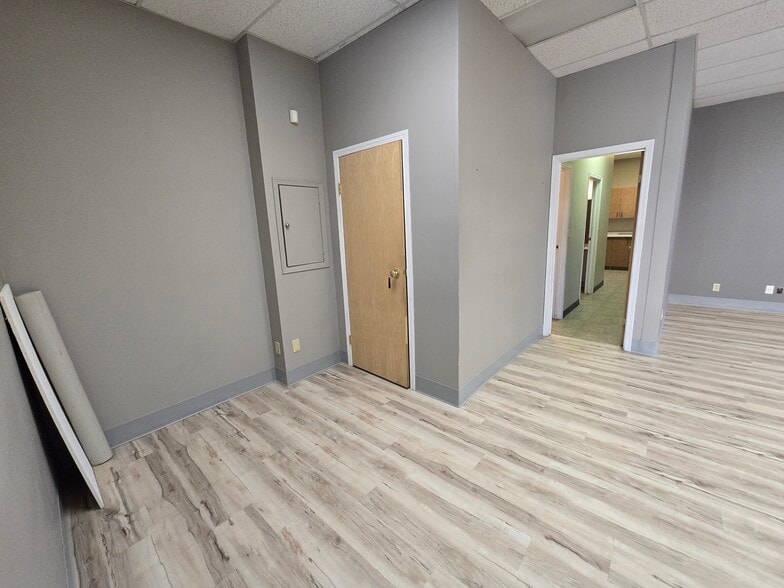 More Photos Of 5580 45 St, Red Deer General Retail For Lease