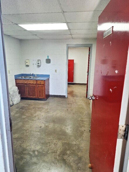 More Photos Of 1170 US Highway 45, Henderson Light Manufacturing For Sale