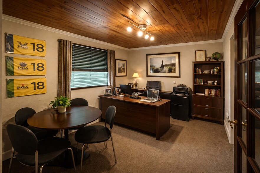 More Photos Of 169 W Broadway St, Oviedo Medical For Lease