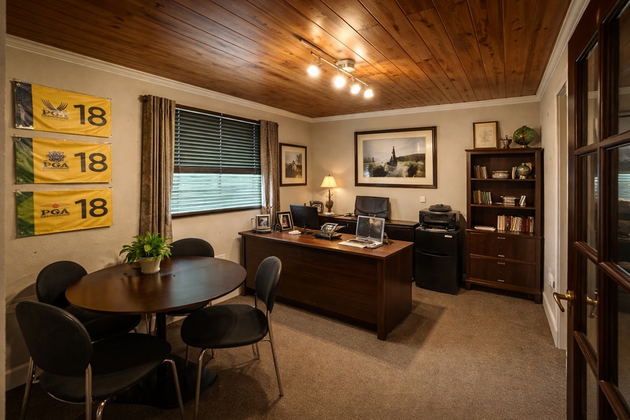 More Photos Of 169 W Broadway St, Oviedo Medical For Lease