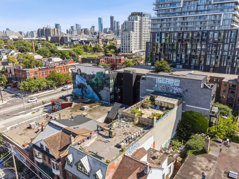 More Photos Of 335 College St, Toronto Apartments For Sale