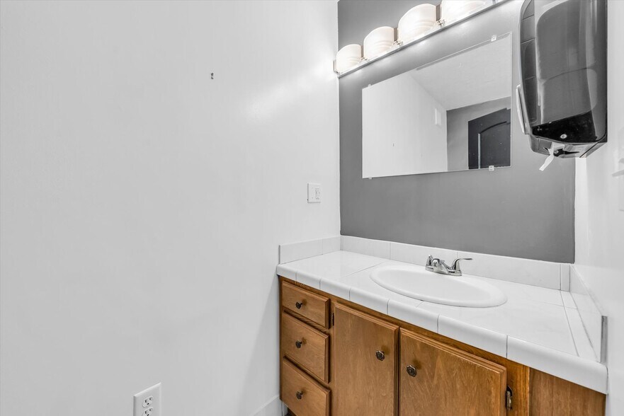 More Photos Of 1106 E 4500 S, Millcreek Office Residential For Sale