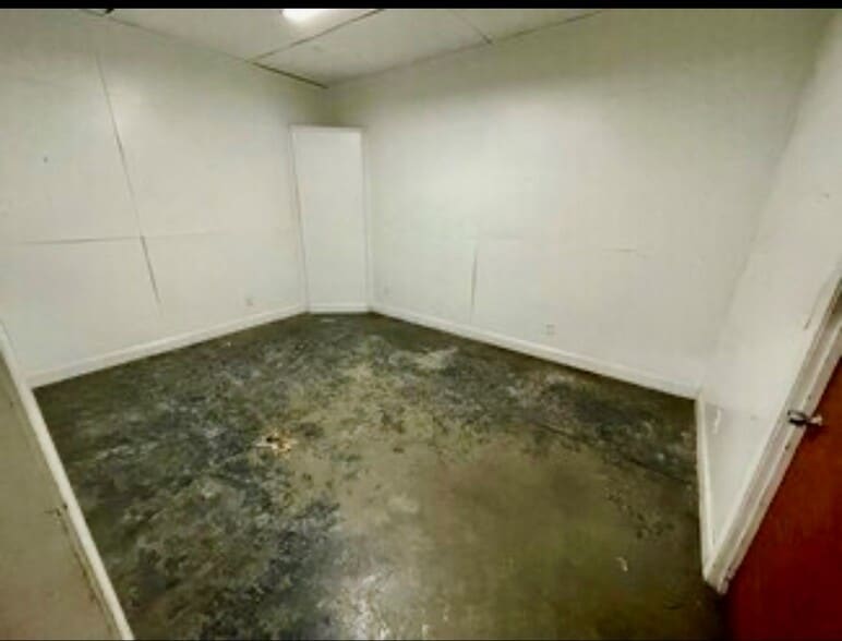 More Photos Of 3507 S Holden Rd, Greensboro Unknown For Lease