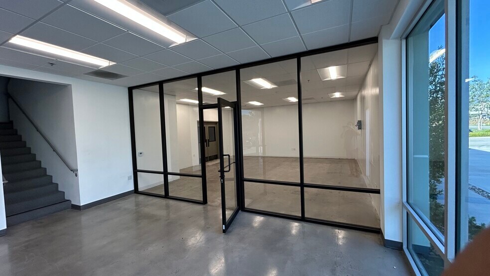 More Photos Of 34 Thomas, Irvine Research And Development For Lease