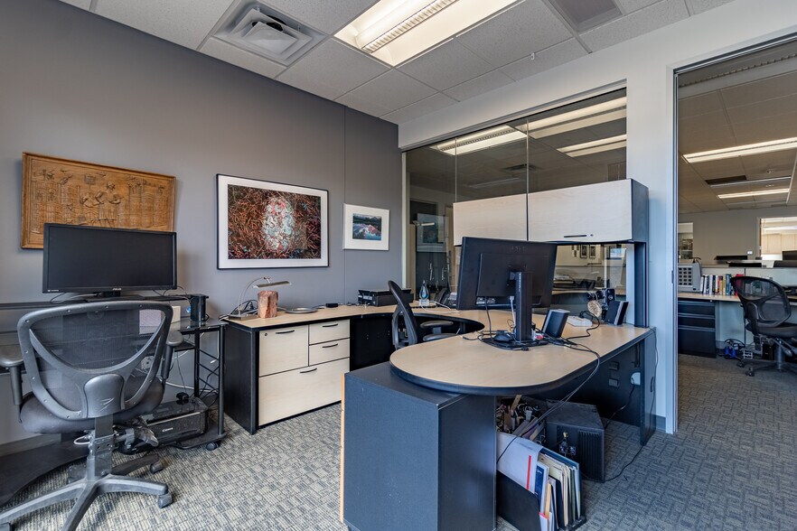More Photos Of 4775 E Walnut St, Boulder Light Distribution For Lease