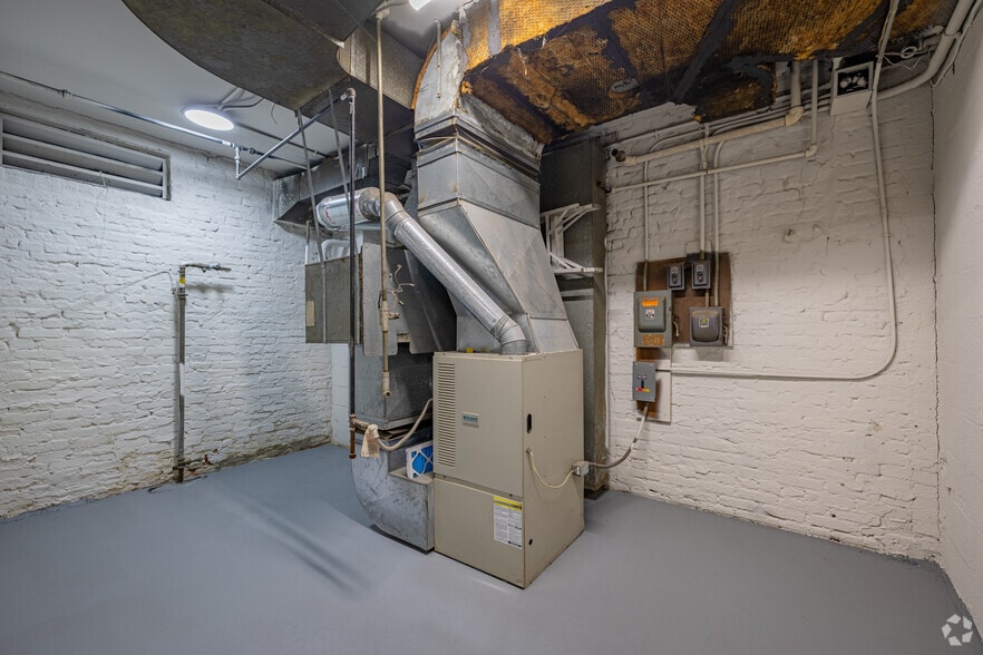 More Photos Of 2441 W Baltimore St, Baltimore Warehouse For Lease