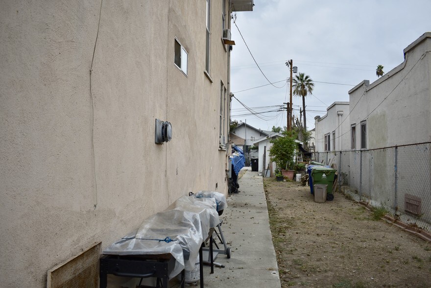 More Photos Of 1627 S Burlington Ave, Los Angeles Apartments For Sale