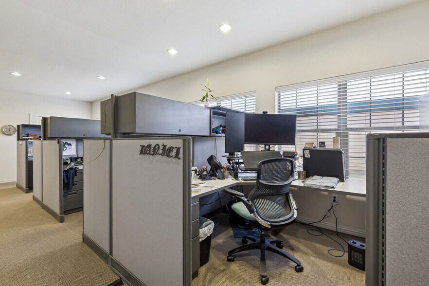 More Photos Of 6636 N Riverside Dr, Fort Worth Office For Lease