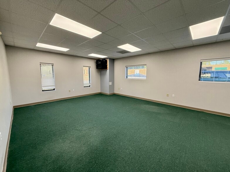 More Photos Of 142 Aqua Shed Ct, Aberdeen Flex For Lease