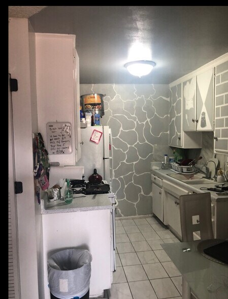 More Photos Of 6902 Vesper Ave, Van Nuys Apartments For Sale