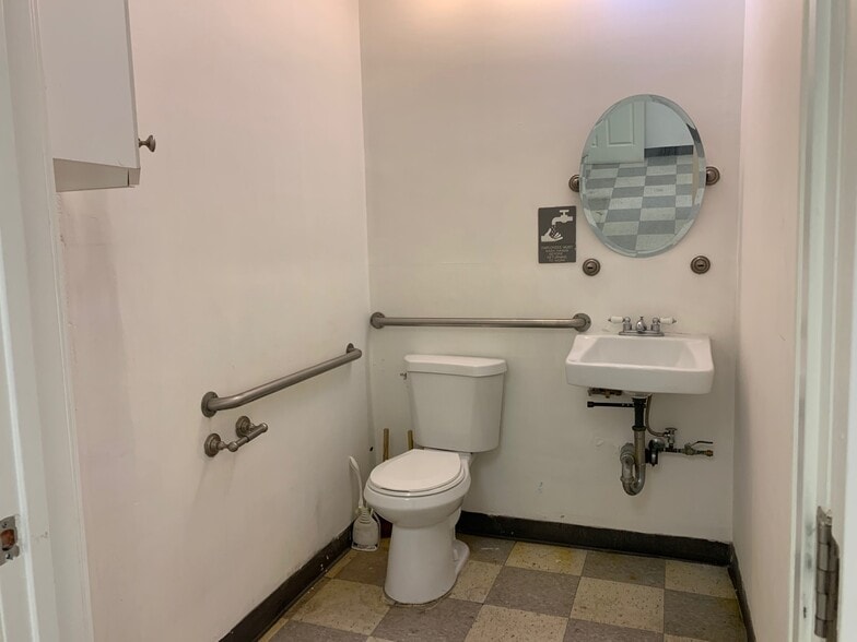 More Photos Of 901-1039 Truman St, San Fernando Unknown For Lease