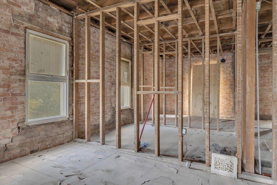 More Photos Of 514 Aylmer St N, Peterborough Multifamily For Sale